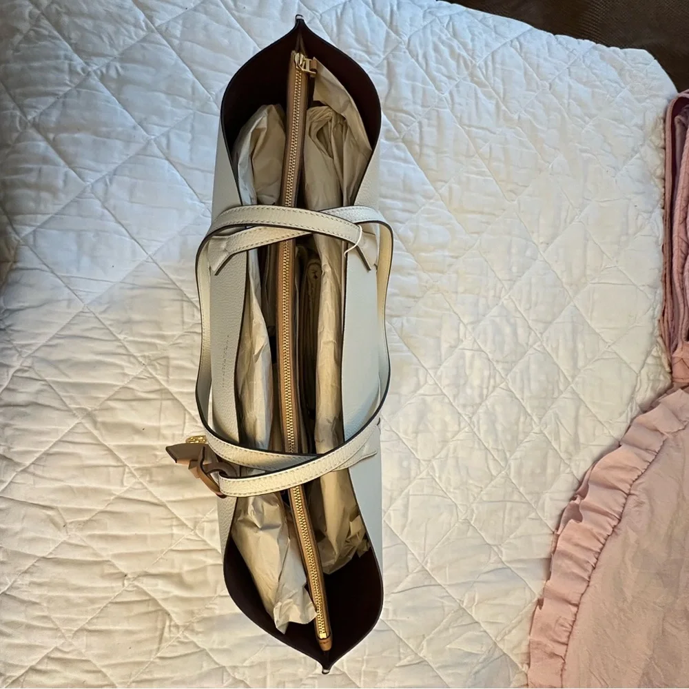 Tory Burch Cream Leather Tote with Gold Charm - Picture 5 of 12